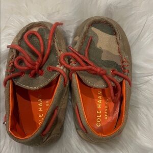 Cole Haan Kids Moccasins in Camouflage and Orange